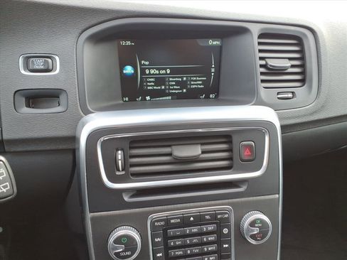 Used 2016 Volvo V60 T5 Premier image 23