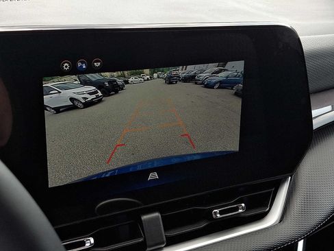 Used 2025 Chevrolet Equinox LT AWD/4WD image 18