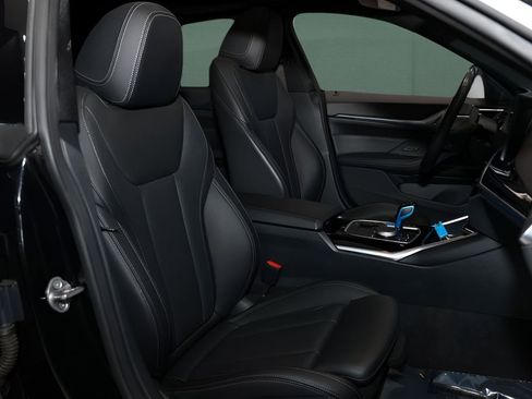 Used 2022 BMW i4 eDrive40 image 16