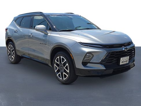 New 2026 Chevrolet Blazer RS w/ LPO, Floor Liner Package FWD image 3