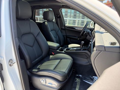 Certified 2026 Porsche Macan AWD/4WD image 14
