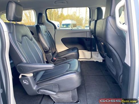 Certified 2024 Chrysler Pacifica Touring-L image 6