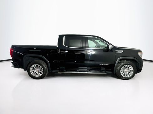 Used 2024 GMC Sierra 1500 Denali w/ Technology Package AWD/4WD image 10