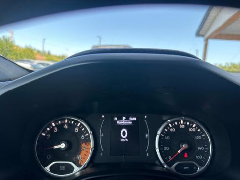 Used 2018 Jeep Renegade Latitude image 27