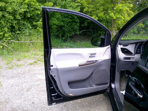 Used 2015 Toyota Sienna XLE Premium image 14