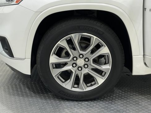 Used 2019 Chevrolet Traverse Premier w/ LPO, Floor Liner Package AWD/4WD image 37