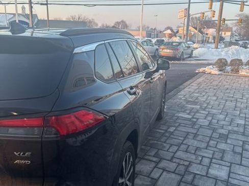 Used 2022 Toyota Corolla Cross XLE image 5