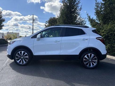 Certified 2022 Buick Encore Preferred image 2