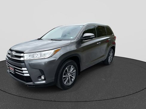 Used 2018 Toyota Highlander XLE AWD/4WD image 10