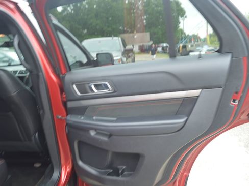 Used 2018 Ford Explorer XLT w/ Equipment Group 202A FWD image 30