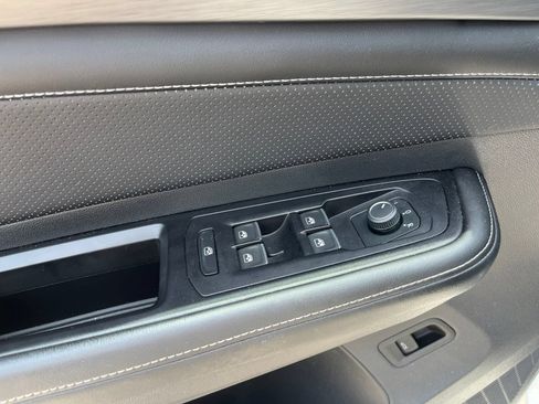 Certified 2024 Volkswagen Atlas Cross Sport SE FWD image 12