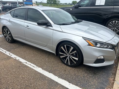 Used 2019 Nissan Altima 2.5 SR w/ SR Premium Package FWD image 7