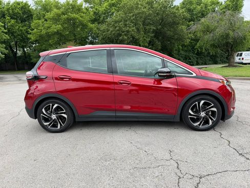 Used 2022 Chevrolet Bolt LT w/ Infotainment Package FWD image 5