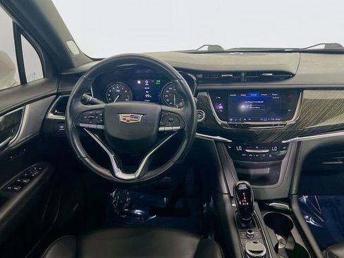 Used 2022 Cadillac XT6 Premium Luxury w/ Technology Package FWD image 22