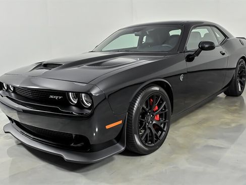 Used 2016 Dodge Challenger SRT Hellcat RWD image 5