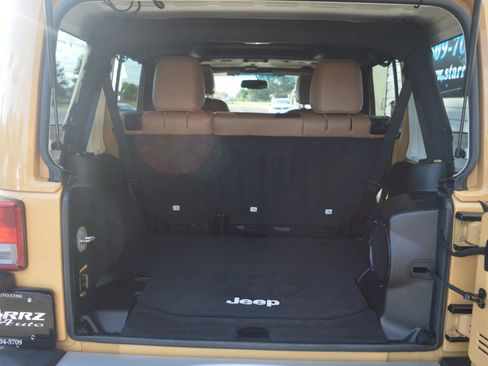 Used 2013 Jeep Wrangler Unlimited Sahara w/ Connectivity Group image 9