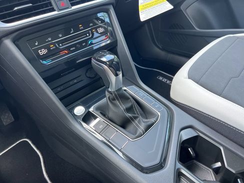 New 2026 Volkswagen Taos SE FWD image 19