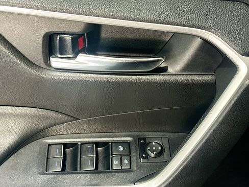 Used 2022 Toyota RAV4 XLE AWD/4WD image 17