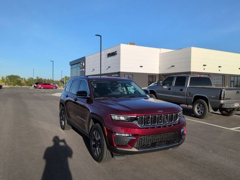 Used 2022 Jeep Grand Cherokee Limited 4xe AWD/4WD image 1