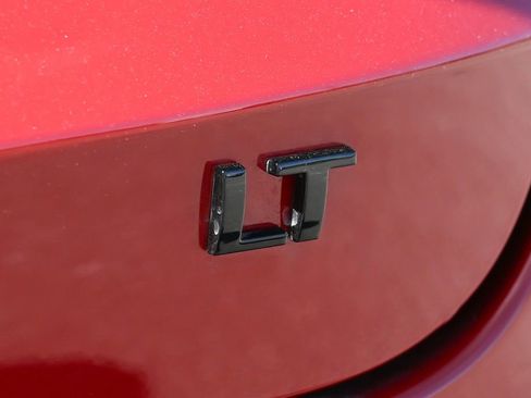 New 2026 Chevrolet Trax LT w/ LPO, Blackout Package FWD image 13