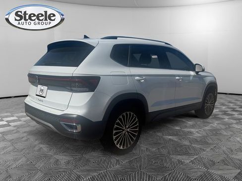 Used 2025 Volkswagen Taos SE image 5