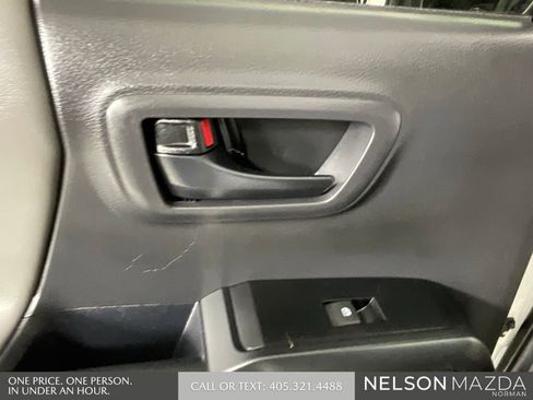 Used 2022 Toyota Tacoma SR AWD/4WD image 19