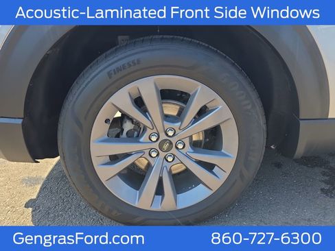 Used 2022 Ford Explorer XLT w/ Equipment Group 202A image 12