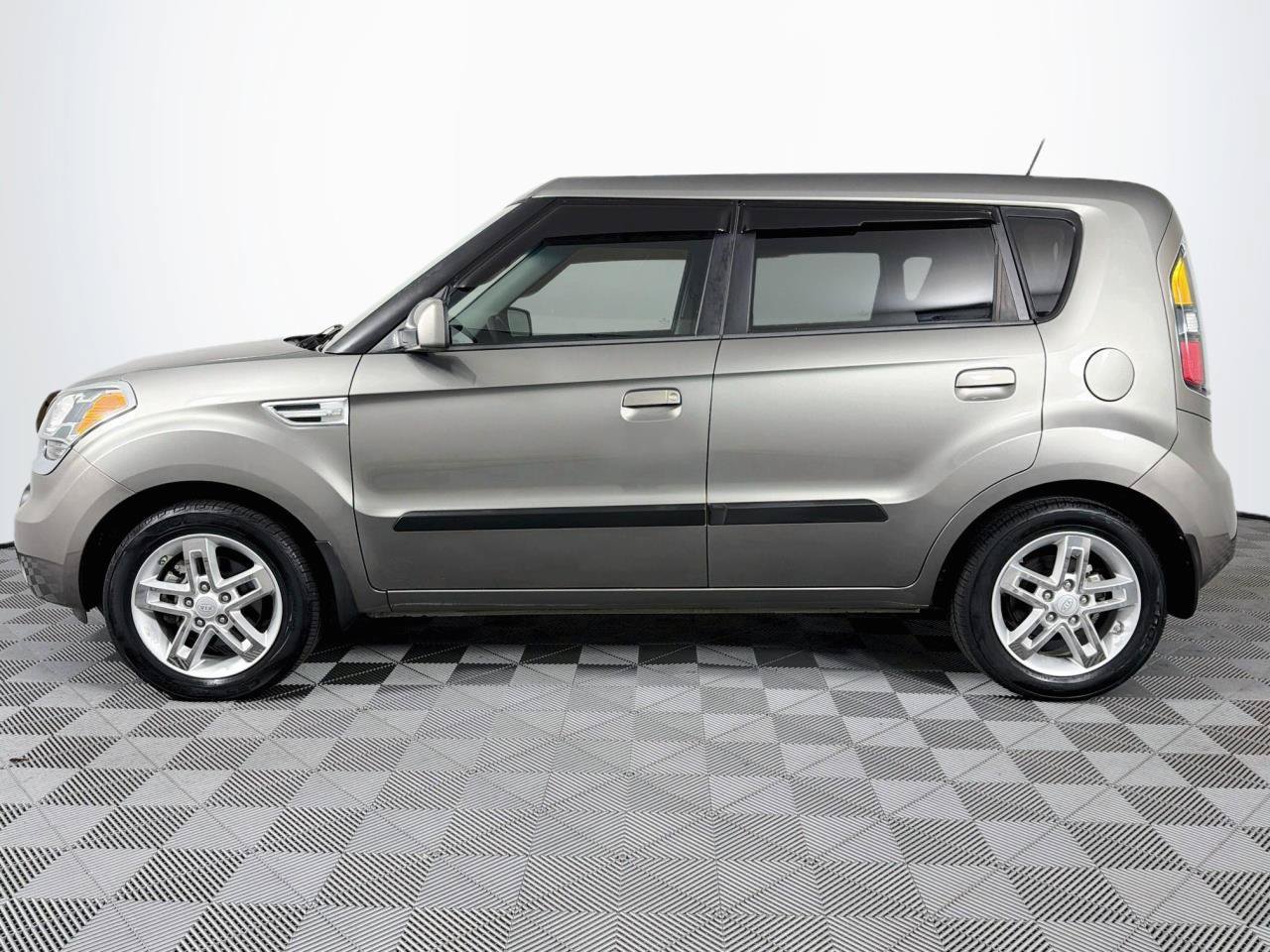 Used 2010 Kia Soul + w/ Audio Pkg FWD image 7