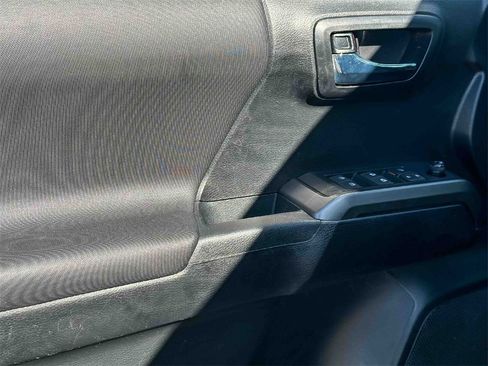 Used 2021 Toyota Tacoma TRD Off-Road image 16