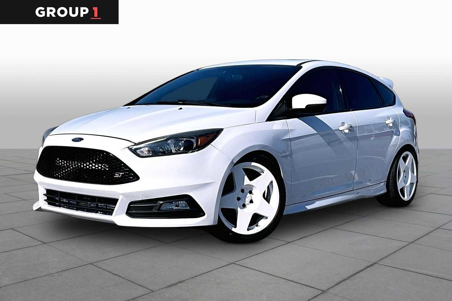 Used 2017 Ford Focus ST w/ Equipment Group 401A FWD image 1