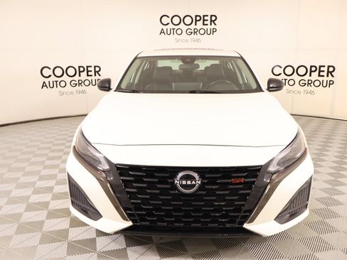 Used 2023 Nissan Altima 2.5 SR w/ SR Premium Package AWD/4WD image 10
