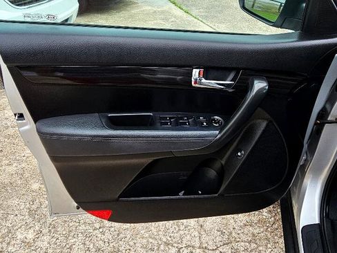 Used 2011 Kia Sorento EX w/ Premium Pkg image 22