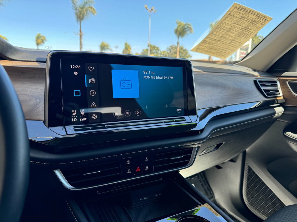 Used 2025 Volkswagen Atlas SE FWD image 12