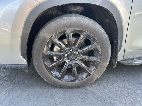 Used 2023 Toyota Highlander XLE AWD/4WD image 7