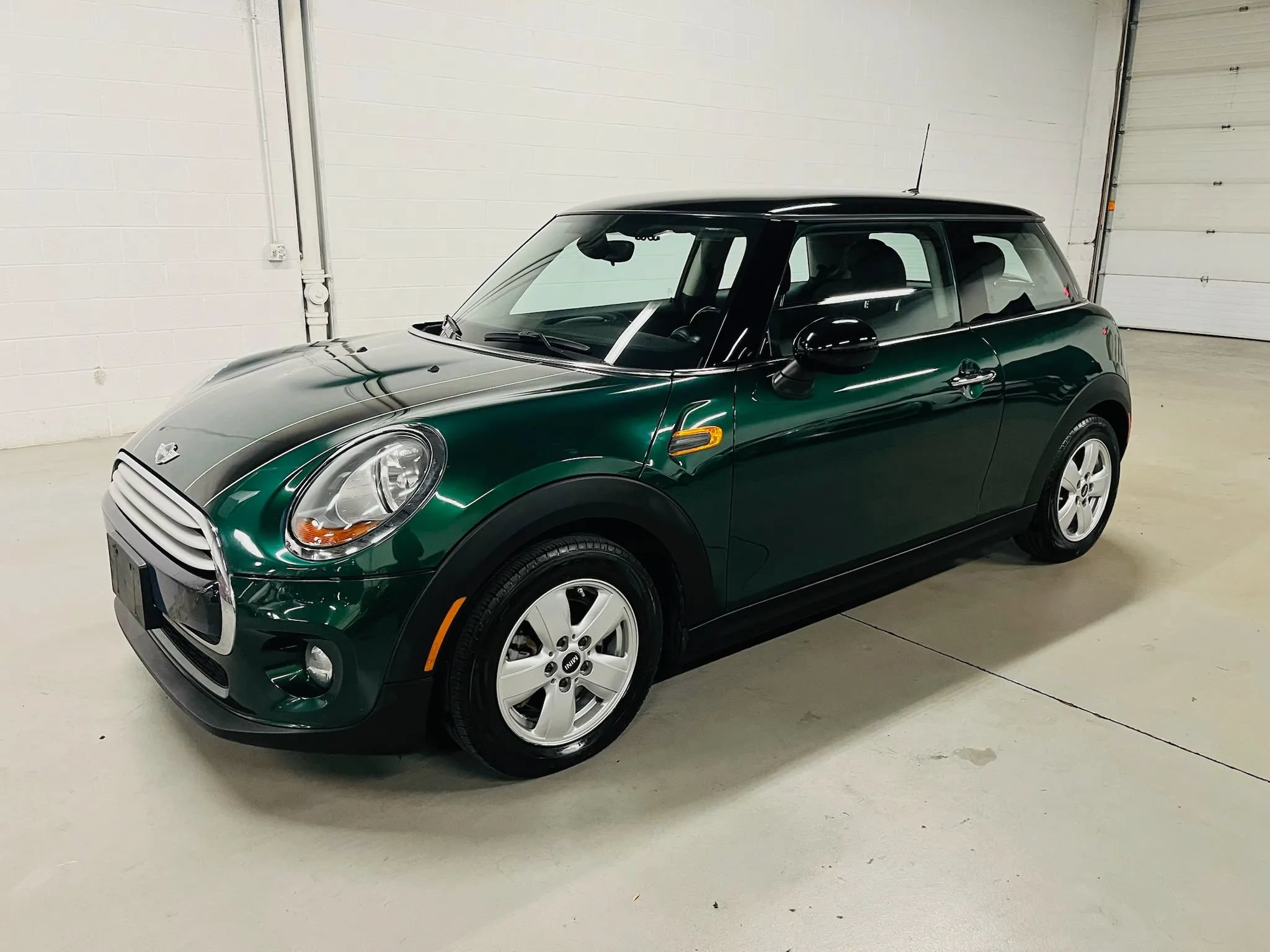 Used 2015 MINI Cooper 2-Door Hardtop FWD image 2