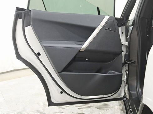 Used 2023 BMW iX xDrive50 w/ Premium Package image 38