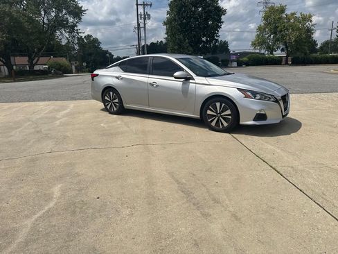 Used 2021 Nissan Altima 2.5 SV FWD image 5