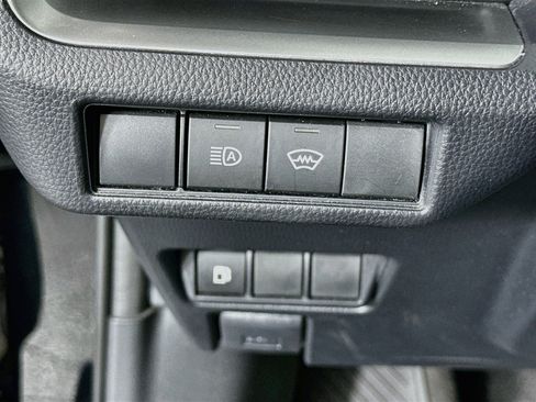 Used 2025 Toyota Prius LE FWD image 17