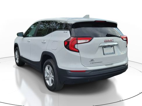 Used 2024 GMC Terrain SLE FWD image 4