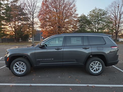 New 2025 Jeep Grand Cherokee L Laredo RWD image 2