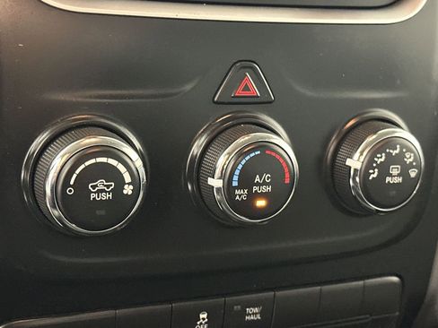 Used 2021 RAM 1500 Classic SLT AWD/4WD image 19