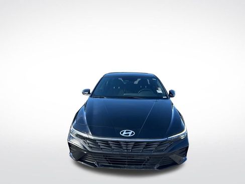 Used 2025 Hyundai Elantra SEL w/ Cargo Package FWD image 2