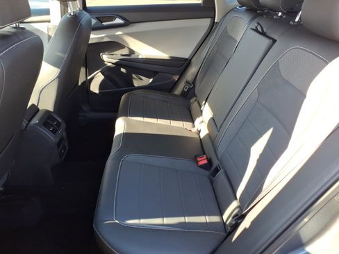 Used 2024 Volkswagen Taos SE image 15