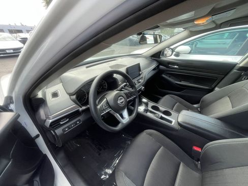 Used 2025 Nissan Altima 2.5 SV image 35