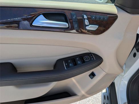 Used 2017 Mercedes-Benz GLS 450 4MATIC image 21