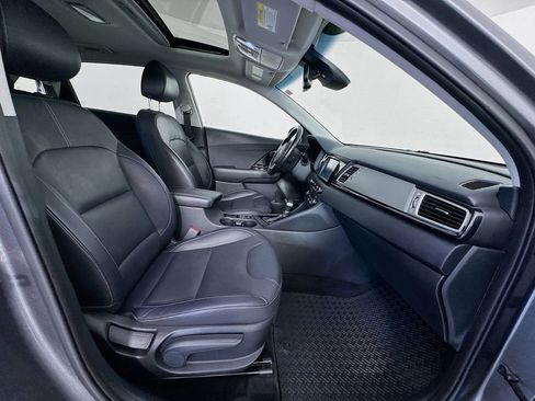 Used 2018 Kia Niro EX w/ EX Premium Package image 29