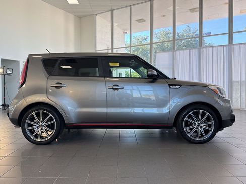 Used 2018 Kia Soul ! w/ Tech Package FWD image 8
