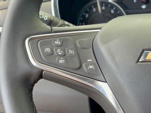 Used 2024 Chevrolet Equinox LT FWD image 18