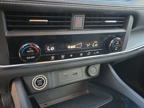 Used 2023 Nissan Rogue SV AWD/4WD image 16