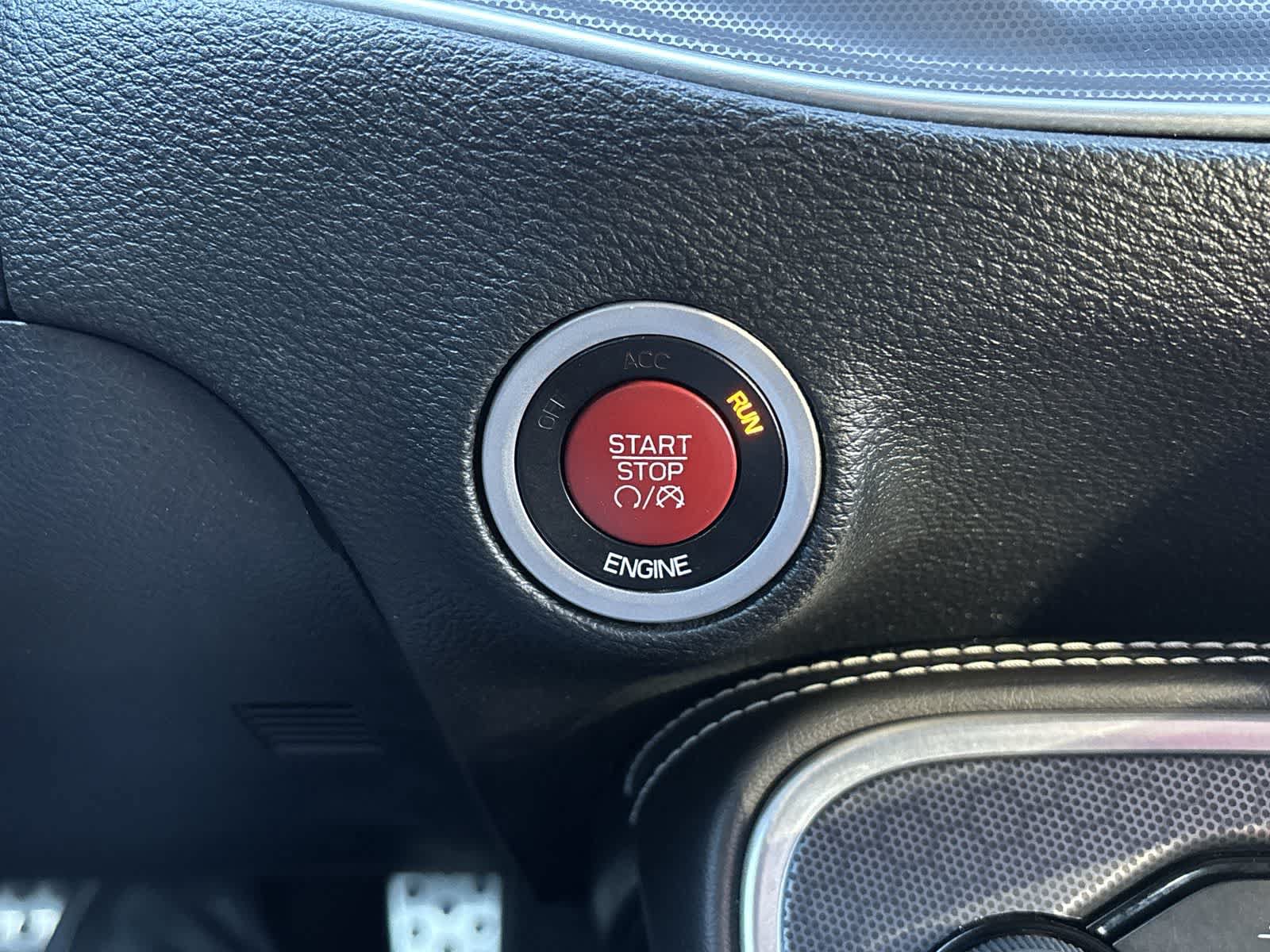 Used 2015 Dodge Challenger SRT RWD image 26